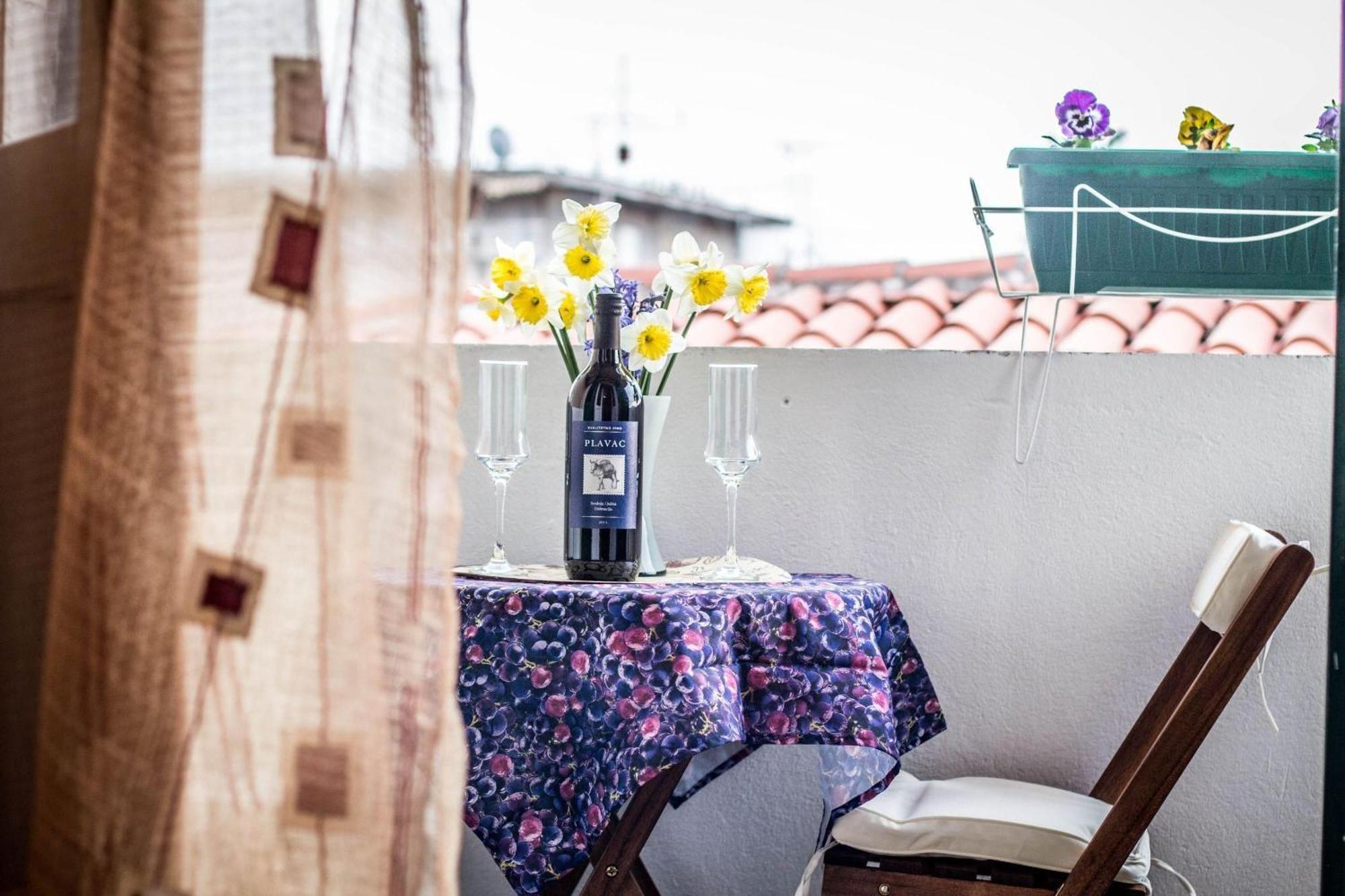 Mit Balkon Fuer Zwei Personen Apartman *